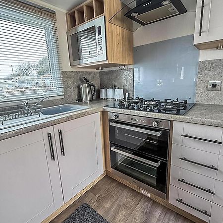 לואסטופט Beautiful Caravan For Hire With A Partial Sea View In Suffolk Ref 32042Az מראה חיצוני תמונה