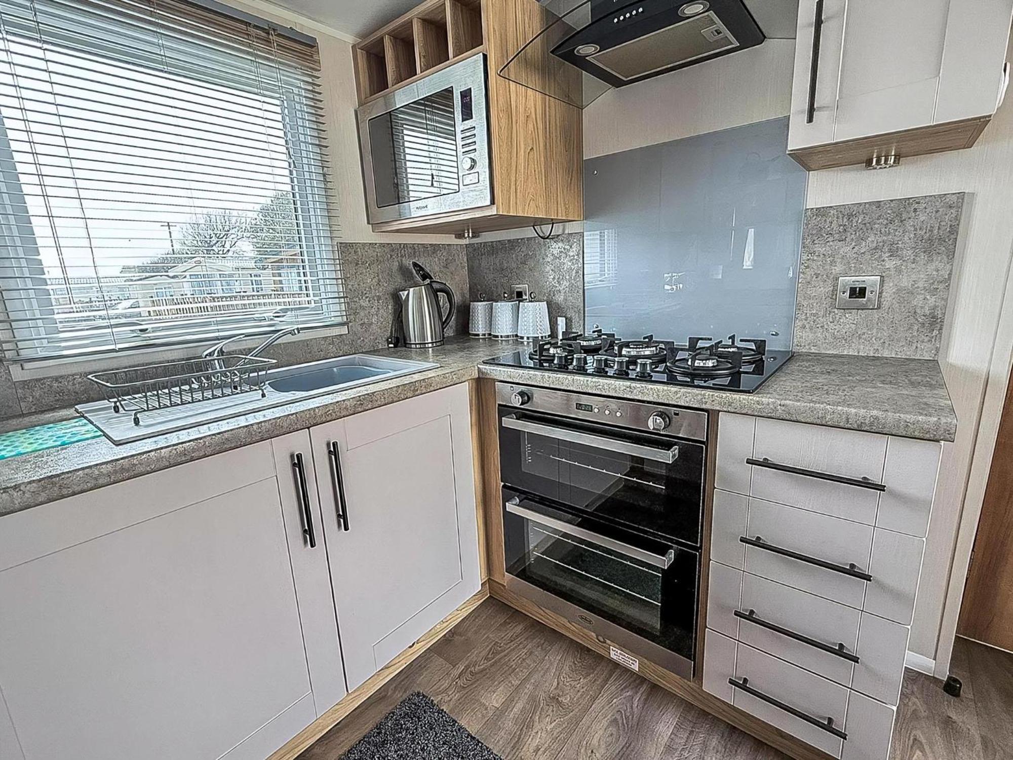 לואסטופט Beautiful Caravan For Hire With A Partial Sea View In Suffolk Ref 32042Az מראה חיצוני תמונה